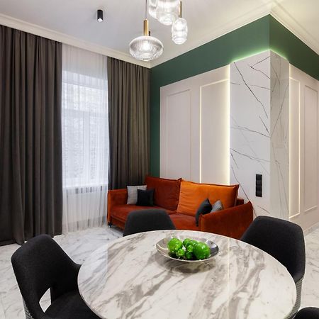 Leogrand Apartments On Franka 35 利沃夫 外观 照片