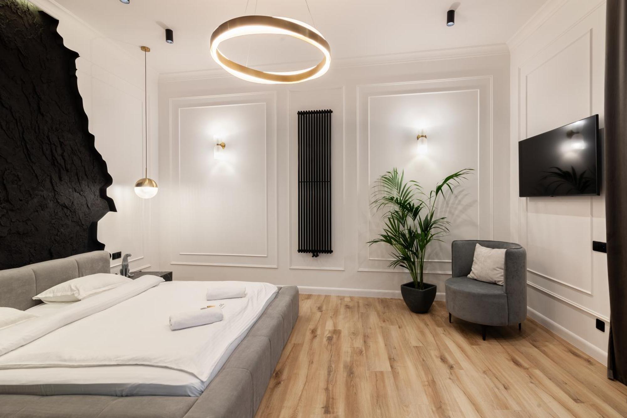 Leogrand Apartments On Franka 35 利沃夫 外观 照片